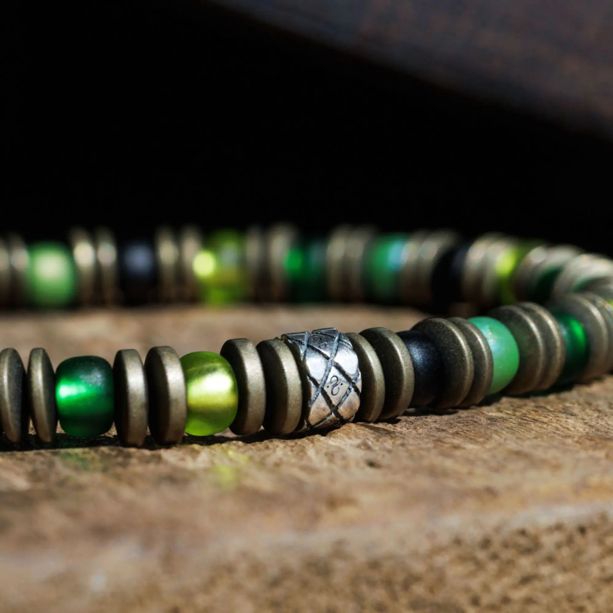 Hematite Bronze Bracelet V (6mm)