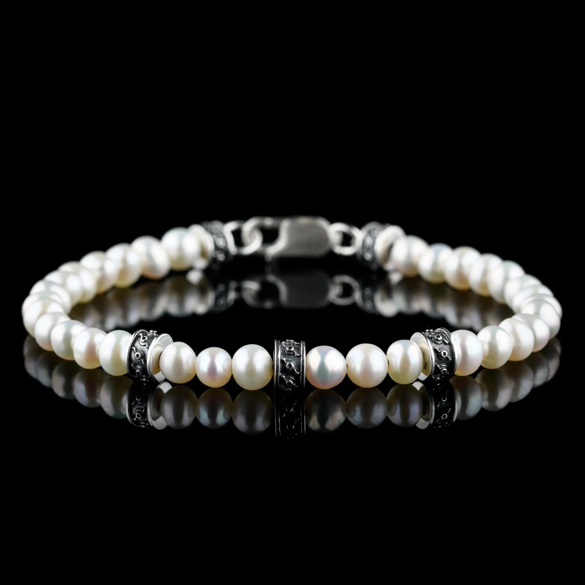White pearl bracelet for men. 6mm lustrous pearls. Aurum Brothers.
